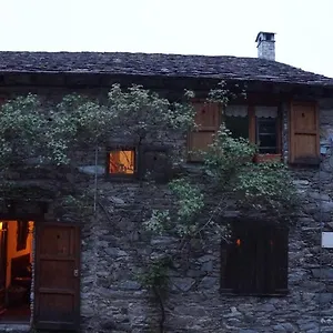 Casa De La Font De Dalt Queralbs (Caralps)
